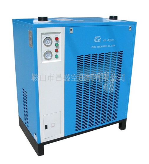 （冷凍式干燥機）瞬間‘爆炸’。